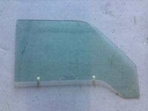 Mitsubishi Delica SK RF Door Glass